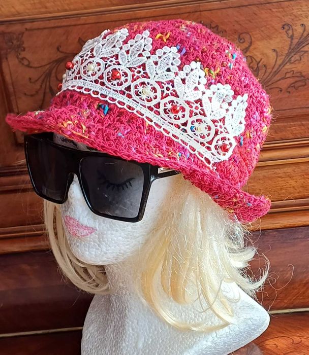 Szydełkowy kapelusik wiosenno-jesienny dla pań