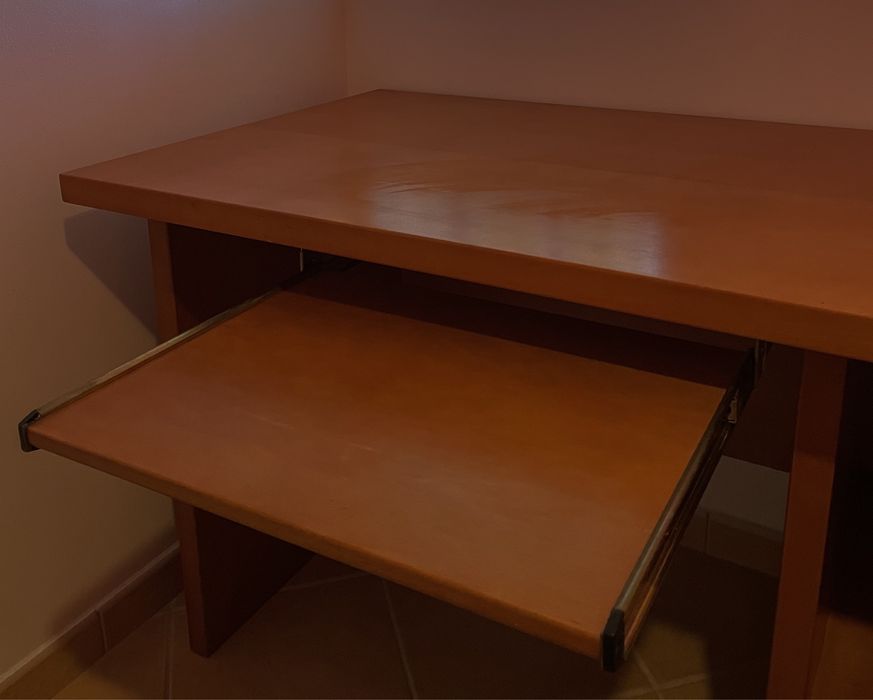 Secretária de madeira