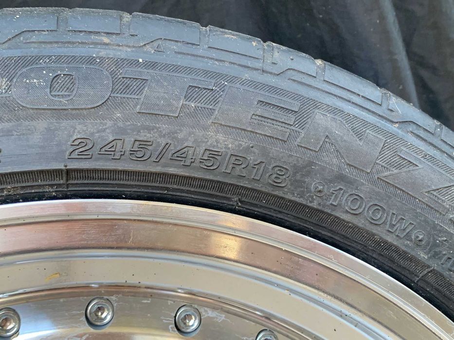 Jante R18 e pneu 245/45/R18