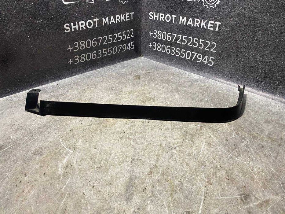 Накладка молдинг вія планка під ліву фару Volvo 440 1992-1996  445077
