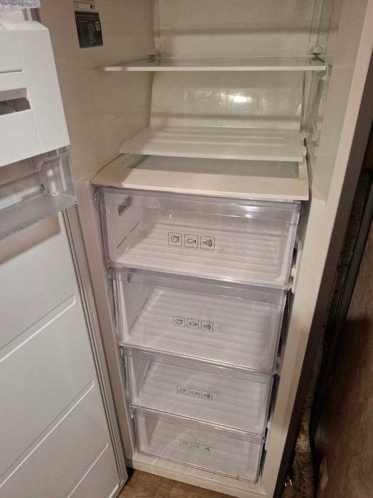 Морозильная камера Samsung RZ32M7110SA