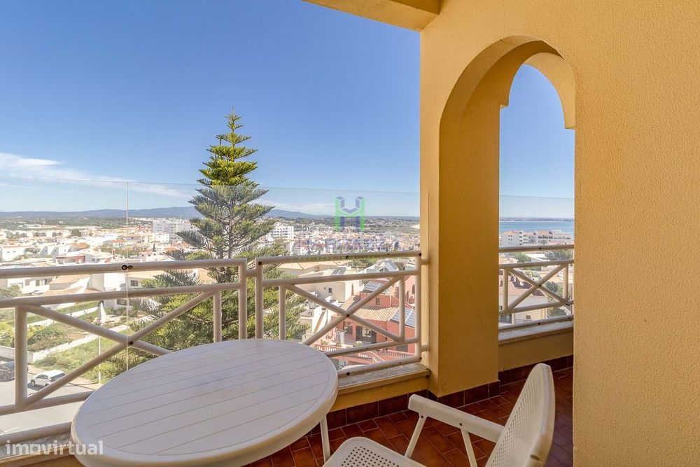 Apartamento T2, Último Andar, Vista Mar e Serra, em zona central de La — Lagos (São Sebastião E Santa Maria), Faro