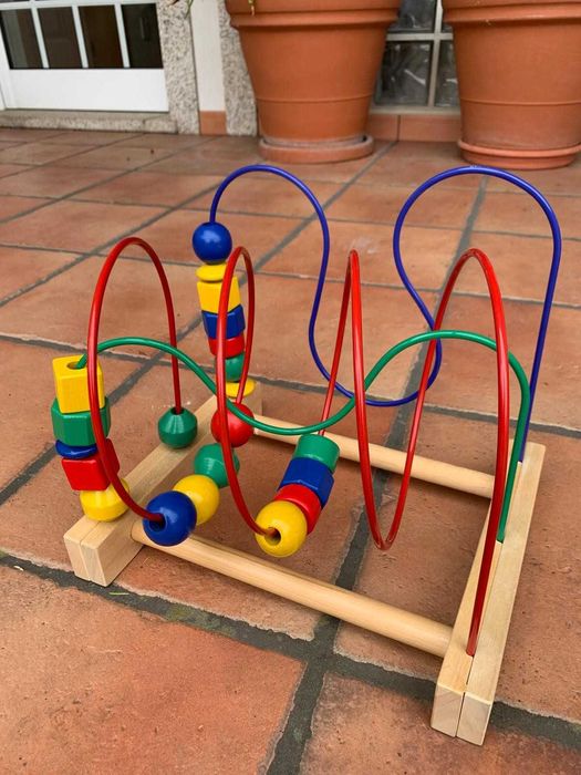 Labirinto de contas para bebé