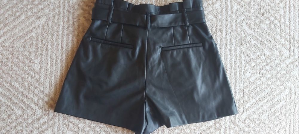 Шорти еко шкіра S Zara