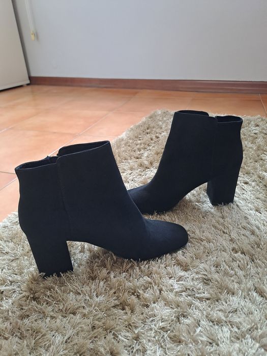 Botas pretas de camurça