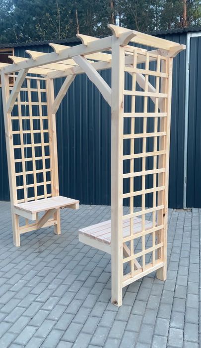 Pergola z ławeczkami