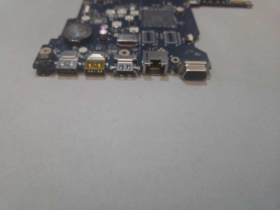 Sprzedam uszkodzoną płytę główną  do laptopa HP 250