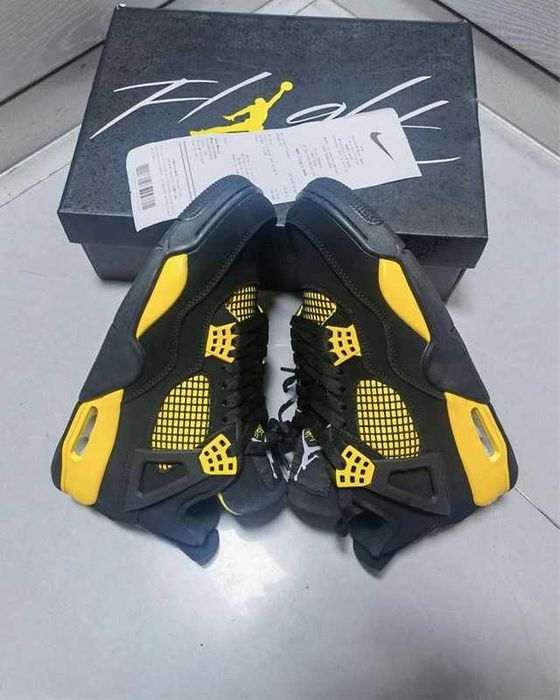 Jordan 4 Retro Thunder R.45