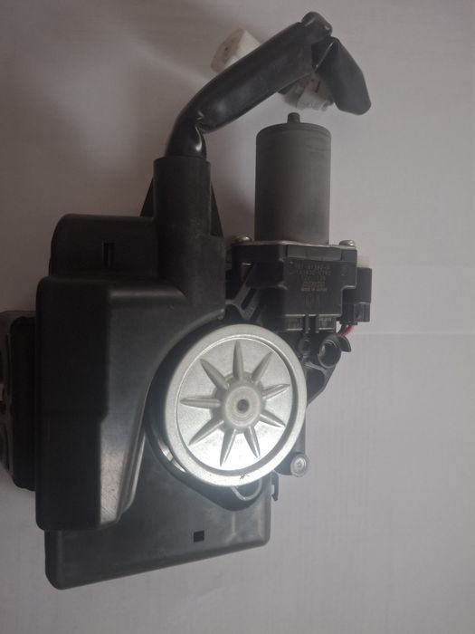 Замок багажника TOYOTA Land Cruiser,Lx 570 2015-2022,б/у