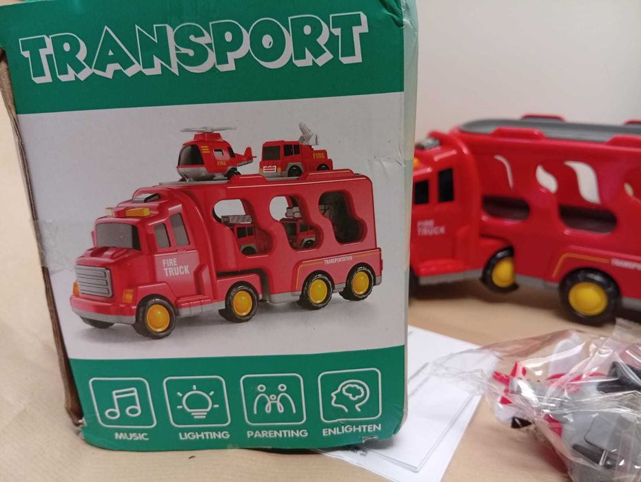 Brinquedo novo e embalado, camião dos bombeiros