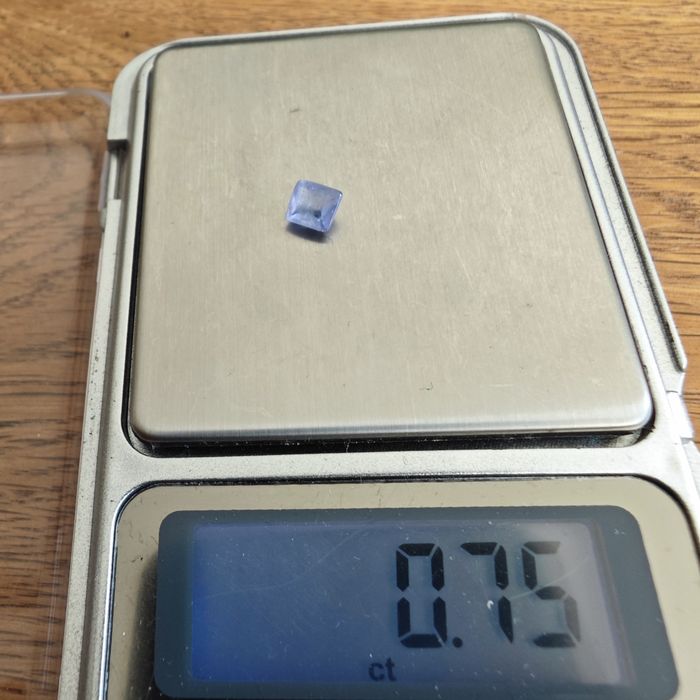 Tanzanit naturalny 0,75 ct