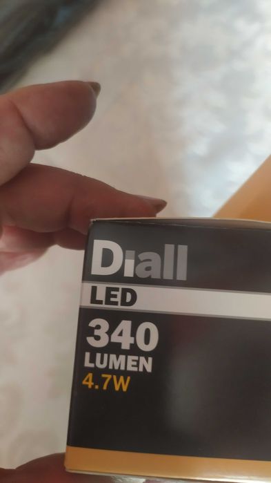 Komplet nowych żarówek Diall LED 340 w kartonie