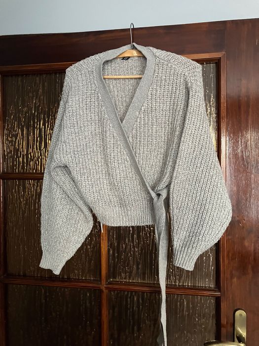 Sweter kardigan S gruby z H&M kopertowy wiązanie krótki