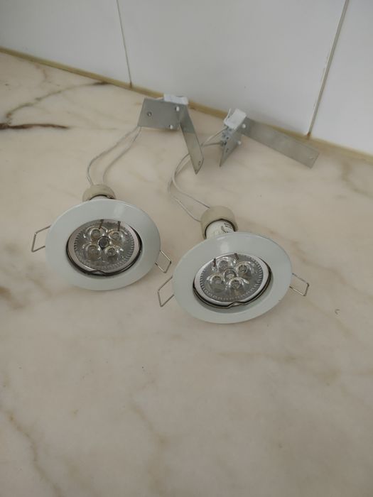 Projectores para tectos falsos usados a funcionar com