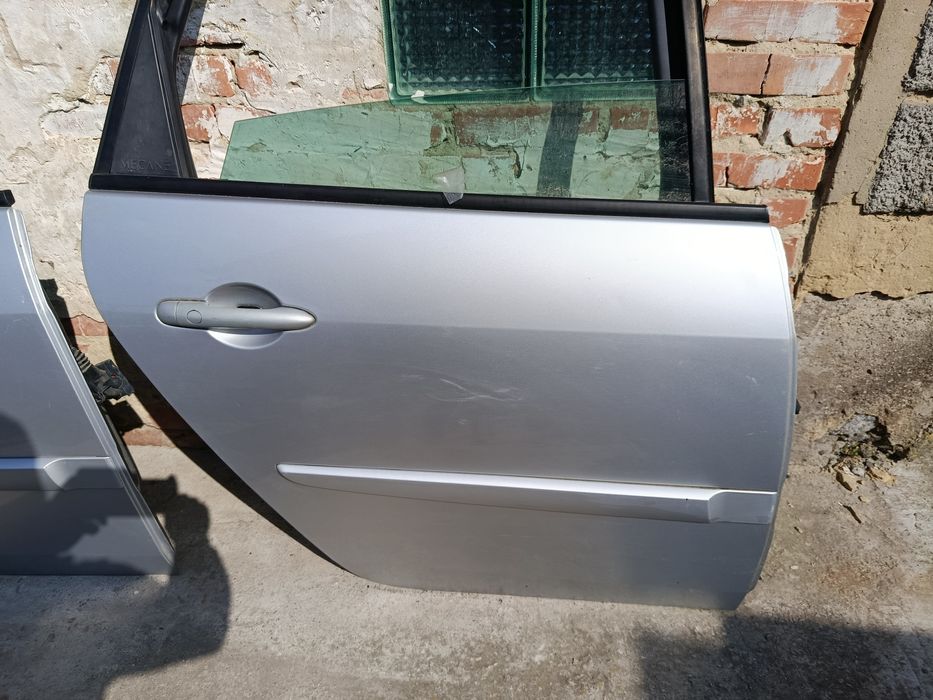 Дверь задняя правая  колір TED69  RENAULT SCENIC 2 2006-2009
