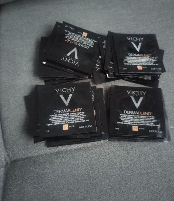 Sprzedam podkład Vichy derma blend 25 w saszetkach po 1 ml. 
10 saszetek po 1 ml = 10 ml.