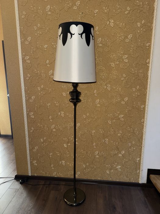 Торшер, підлоговий світильник