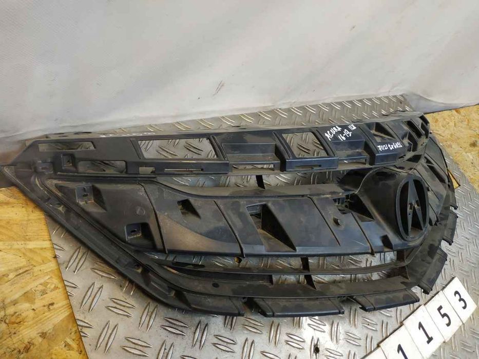 VAG Touareg 15- решітка радіатора була паяна, перед RC1153 2H6853677