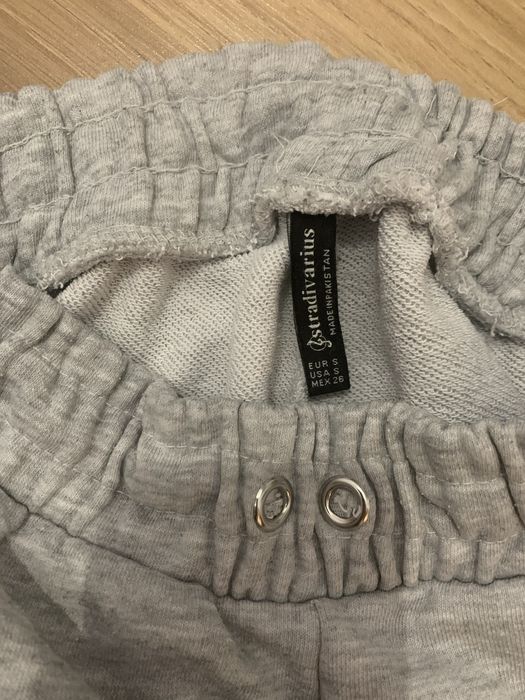 Szare cienkie dresy Stradivarius