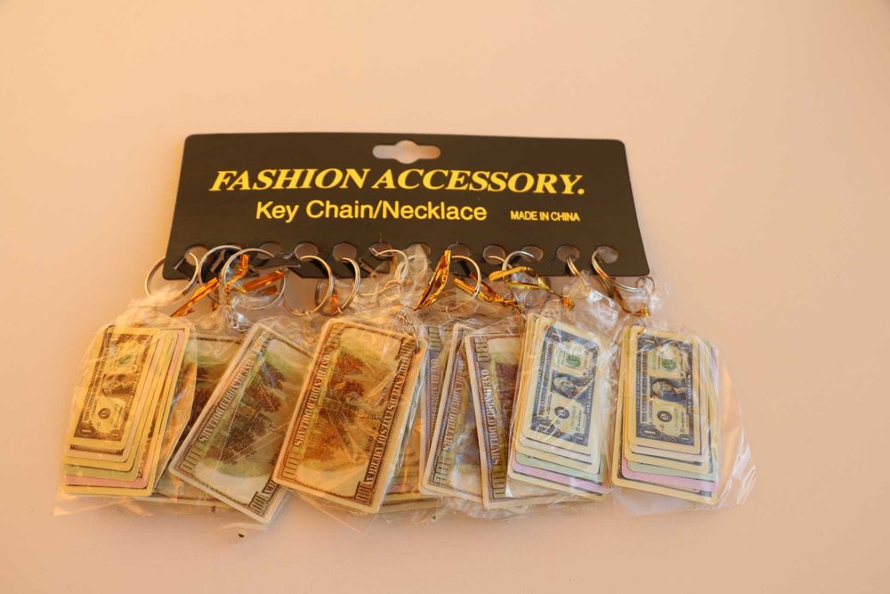 Брелок Деньги ,гривна, Доллар, евро на ключи, Новый
