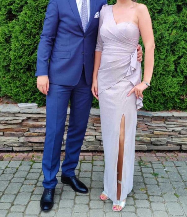 Elegancka, długa sukienka na jedno ramię z rozcięciem - rozm. 38