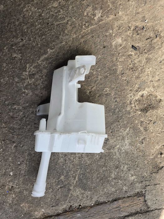 zbiorniczek spryskiwaczy Toyota Aygo X