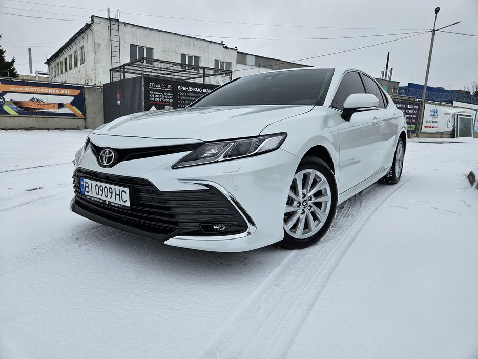 Toyota Camry офіційна