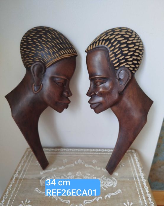 Lindo Par de Esculturas em madeira, origem Africana