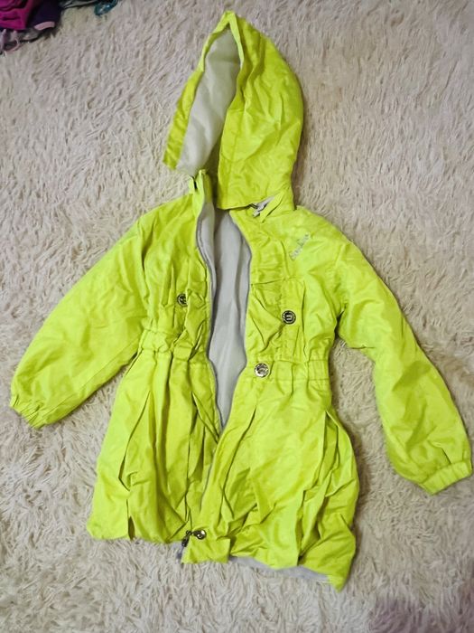 Курточка на девочку 2-4 г и ветровочка
