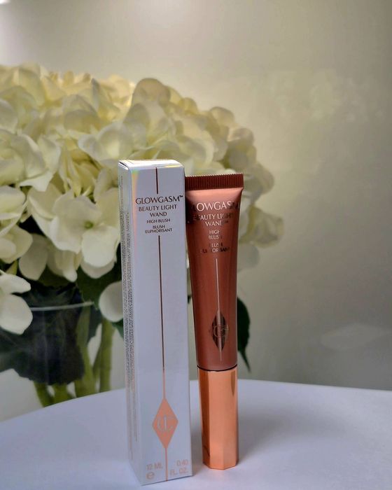 Róż rozświetlacz Charlotte Tilbury