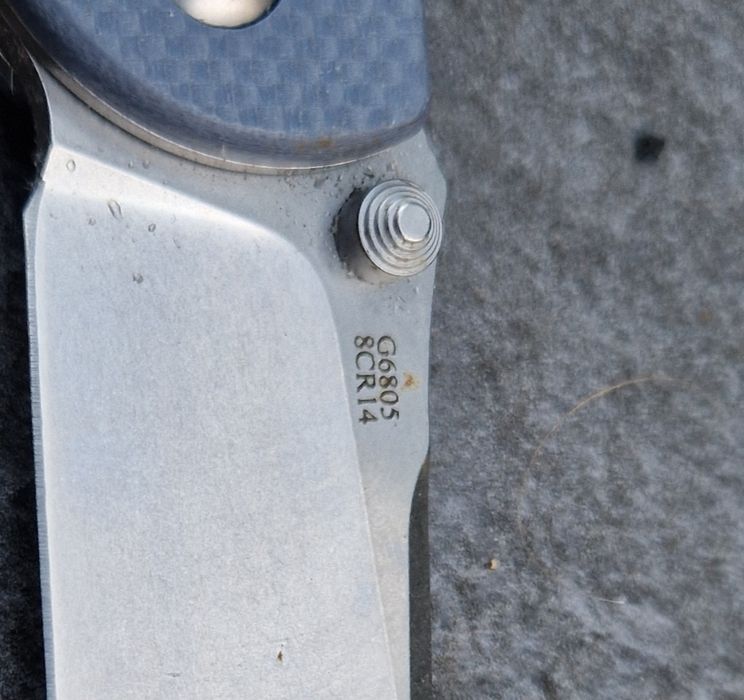 Ganzo G6805-CF (Carbon Fiber / Axis-Lock)