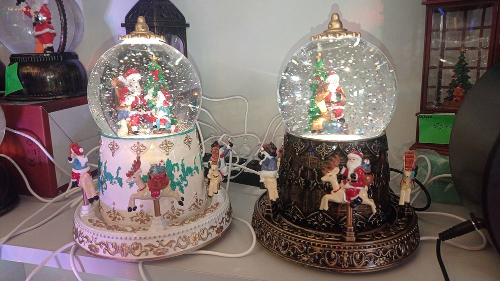 Новорічний світильник куля зі снігом та Санта-Клаусом, каруселька