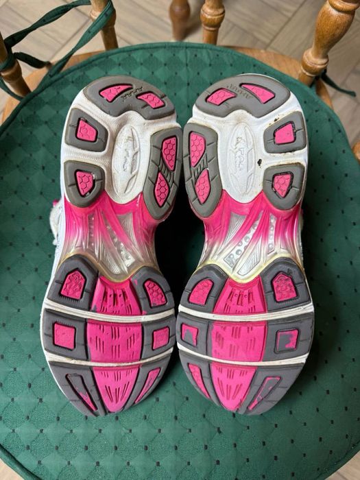 Оригінальні жіночі кросівки “Asics Gel-Kayano 14”