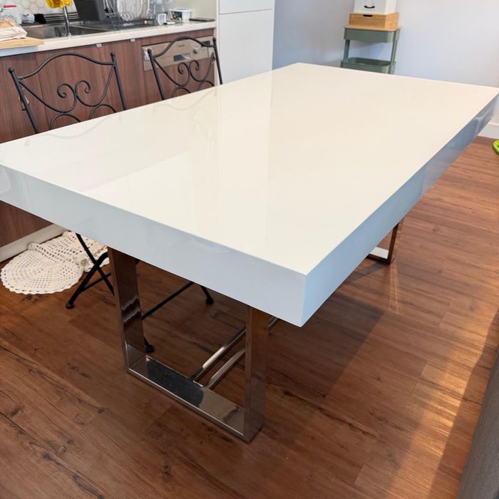 Mesa de laca branca