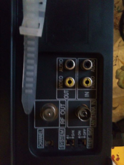 Magnetowid Sharp VC-6V30P VHS HQ + pilot – do przeglądu
