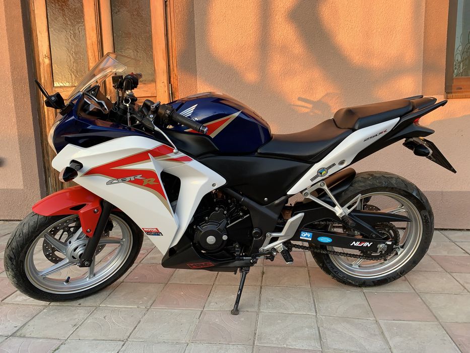 Honda CBR250R 2011