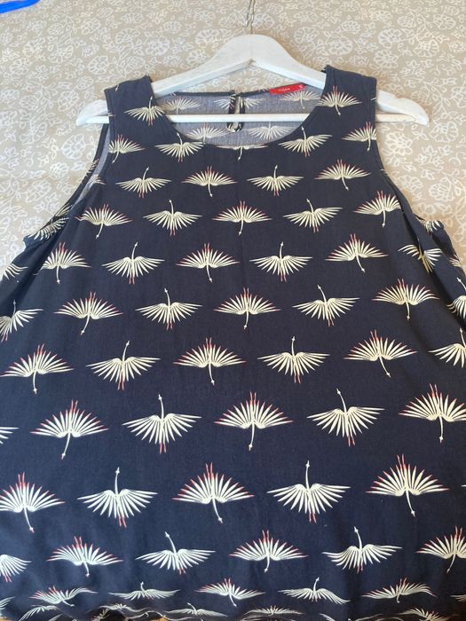 Vestido de praia cabeado comprimento meio da perna.