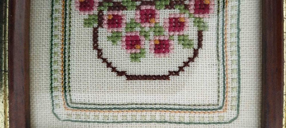 Small framed and glass-encased hand-embroidered picture64387414448002124