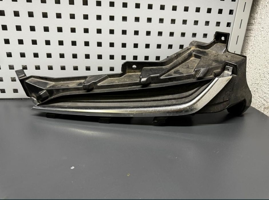 Заглушка протитуманної фари Lexus RX 16-22