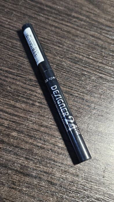 Miss Sporty - 24hr Designer, 001 Expert Black. Kredka do oczu.