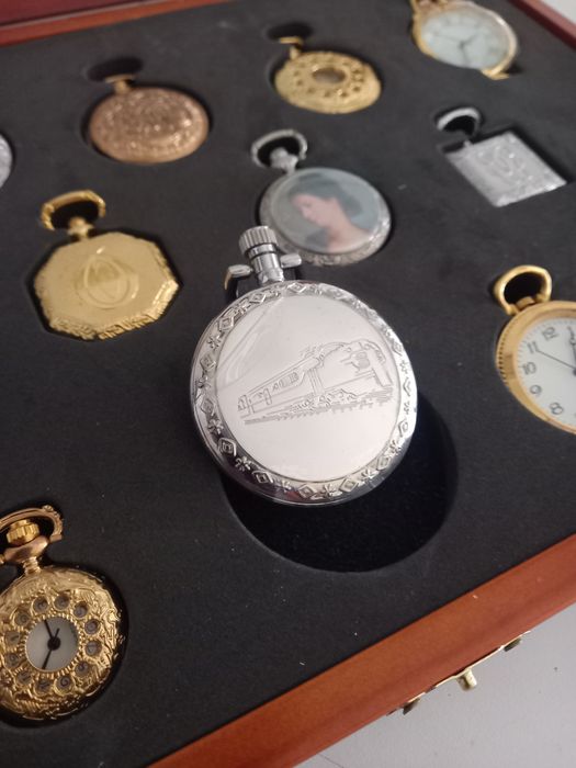 Relógios de bolso com vitrine.