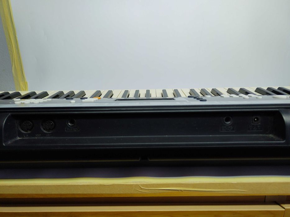 Keyboard YAMAHA YPT-210 uszkodzony