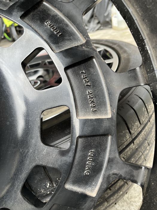 Felgi Range Rover Defender Model OCTA 22 Cale Jak Nowe