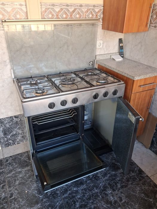 Fogão Meireles inox 5.gas e forno a gás.