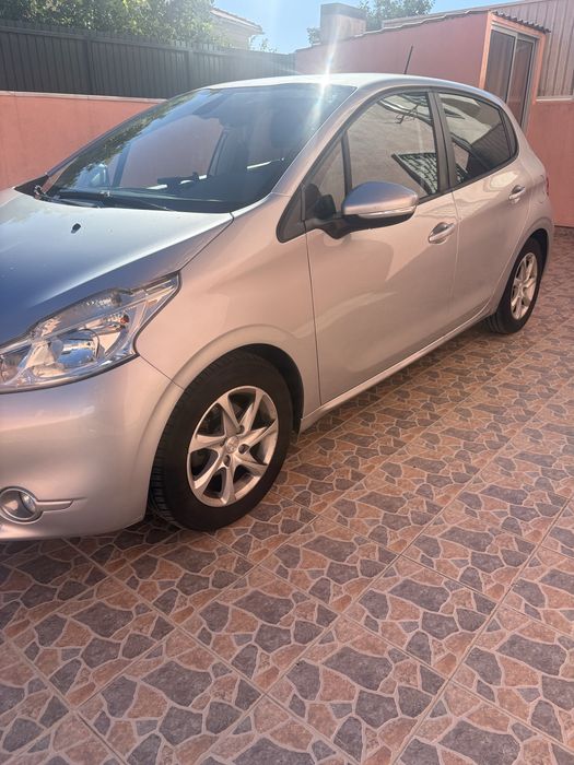 Peugeot 208  1.2      2014 — photo 5