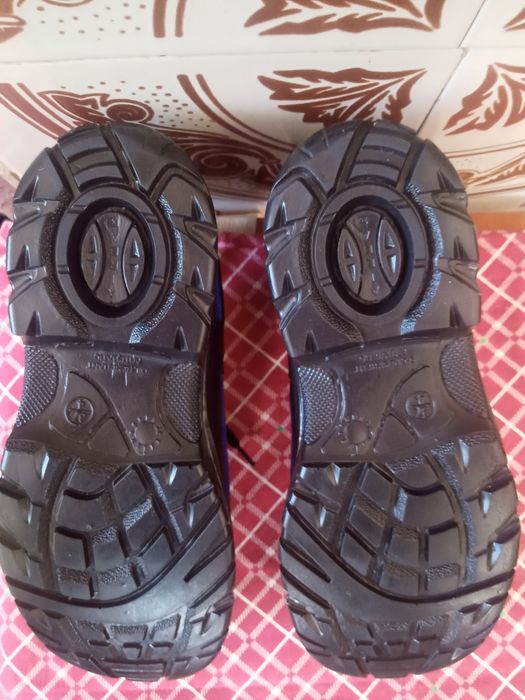 Продаю  кроссовки р 37