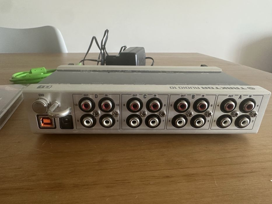 Traktor Audio 10