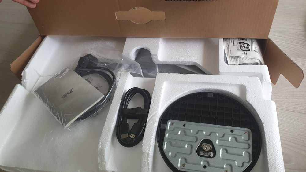 Monitor LCD Asus 24"