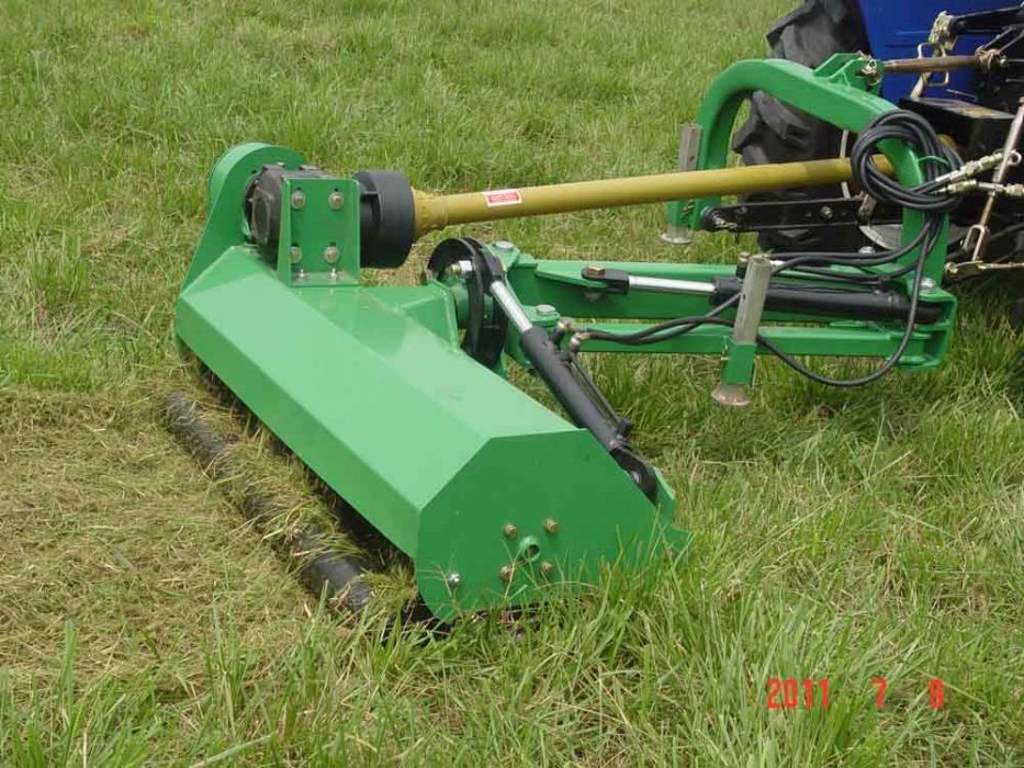 Triturador / destroçador  Hidraulico de Martelos ou Facas.