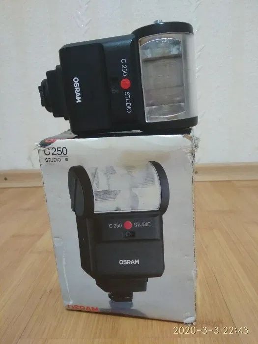 Фотоаппарат Kiev 19M + фотовспышка Osram C 250 Studio